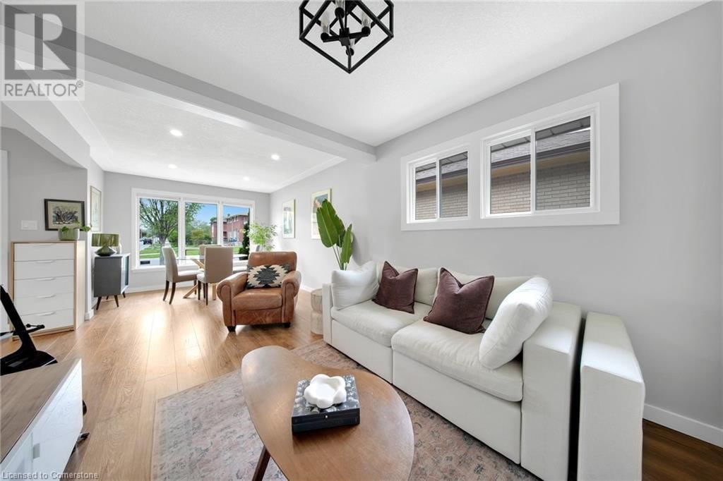 211 CONNAUGHT STREET Image 11