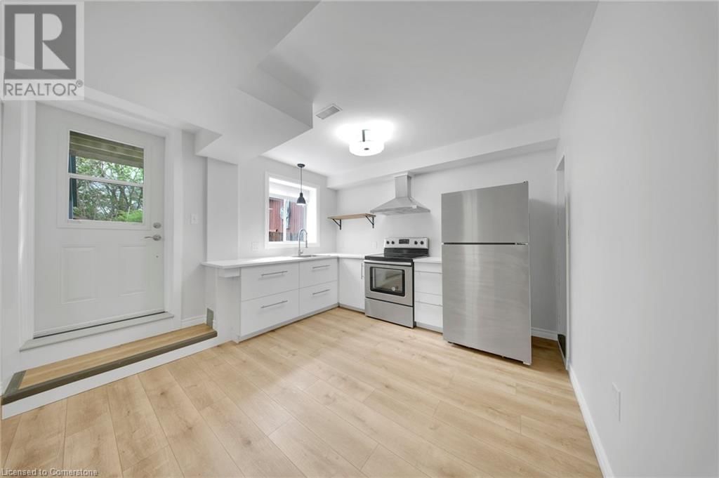 211 CONNAUGHT STREET Image 18