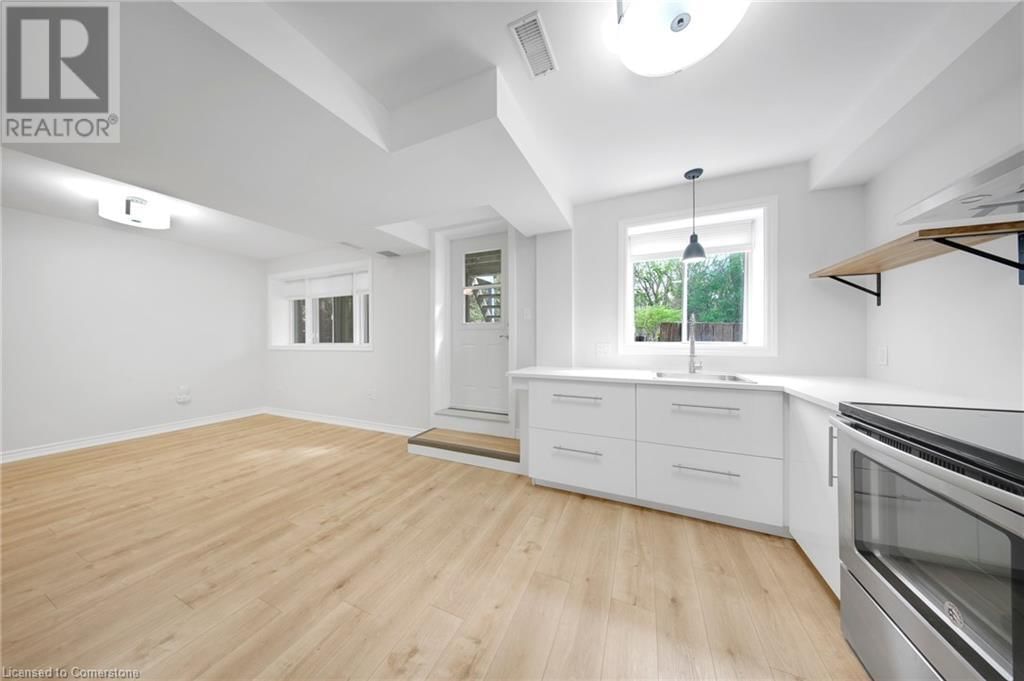 211 CONNAUGHT STREET Image 19