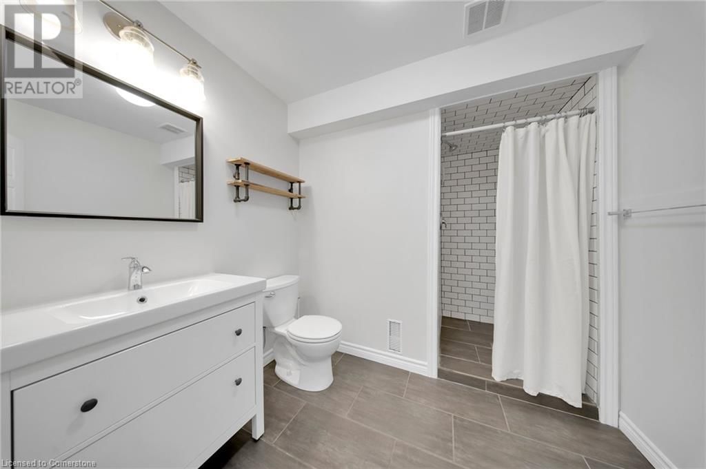 211 CONNAUGHT STREET Image 23