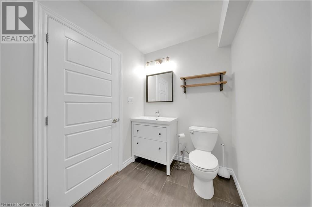 211 CONNAUGHT STREET Image 24