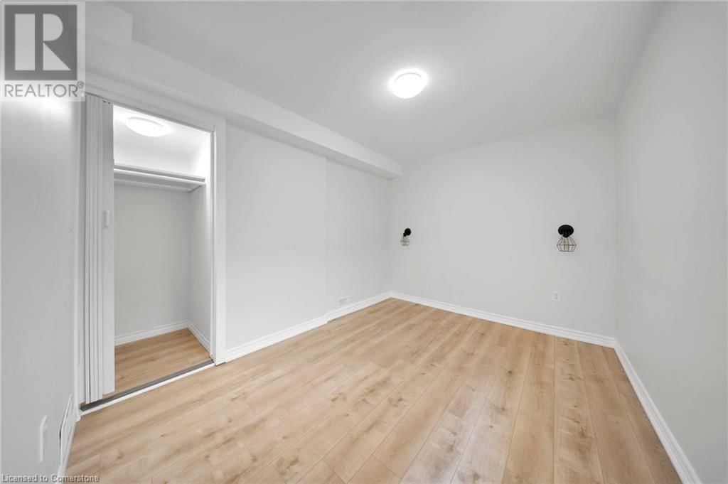211 CONNAUGHT STREET Image 26