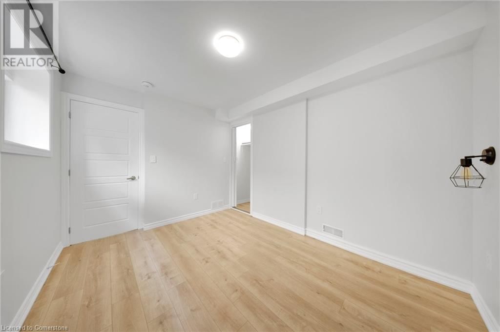 211 CONNAUGHT STREET Image 27