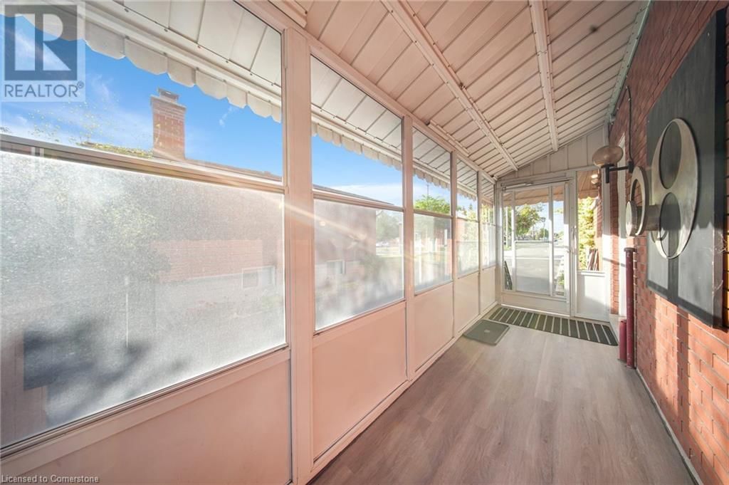 211 CONNAUGHT STREET Image 28