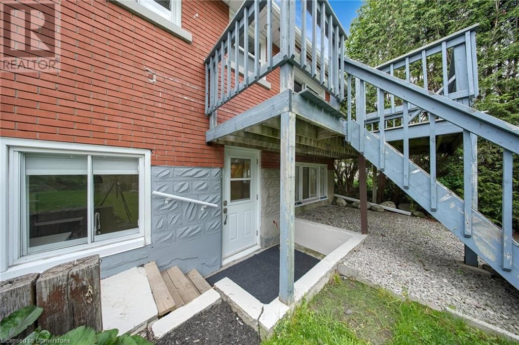 211 CONNAUGHT STREET Image 33