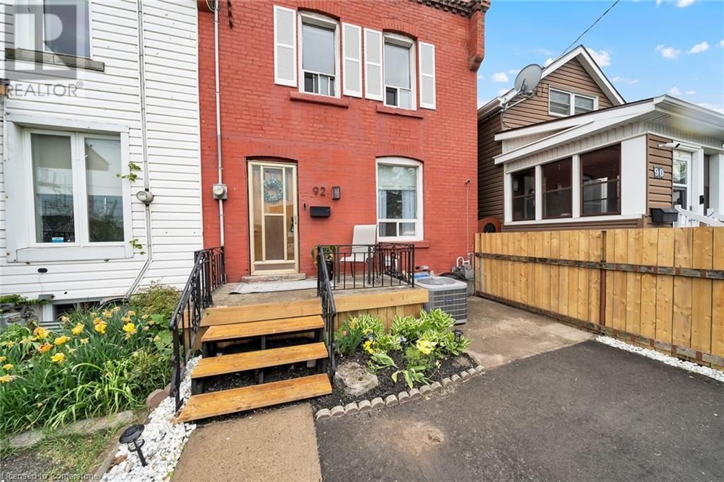92 GLENDALE AVENUE NORTH Image 2
