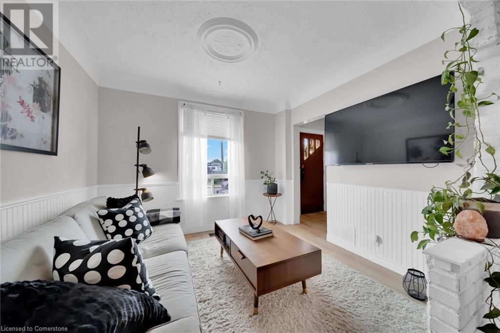92 GLENDALE AVENUE NORTH Image 4