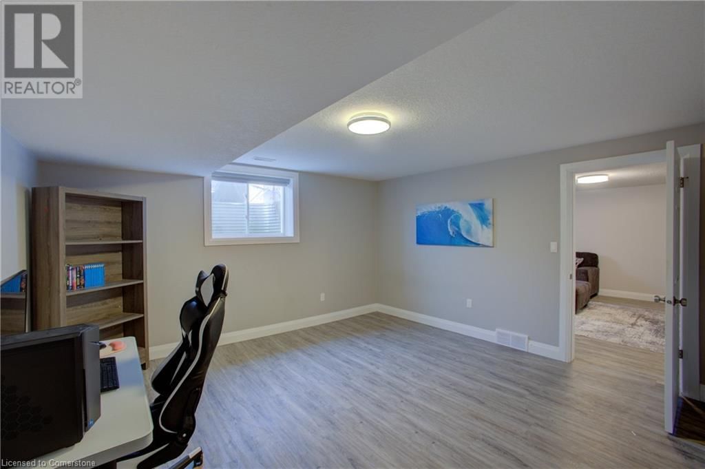 37 LORNE STREET WEST Image 21