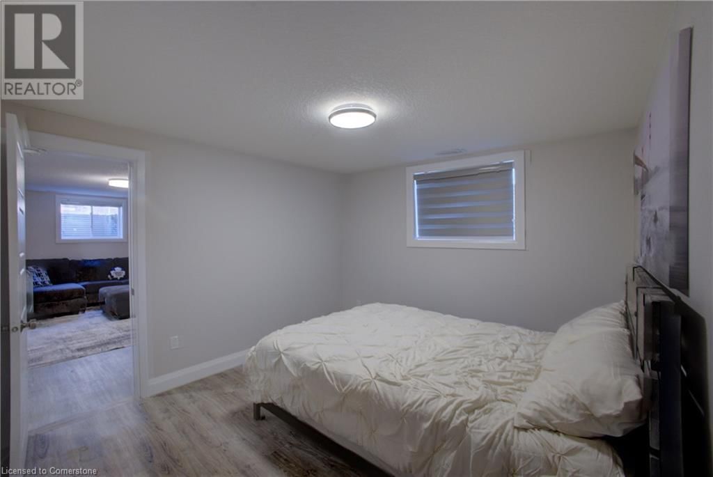 37 LORNE STREET WEST Image 23