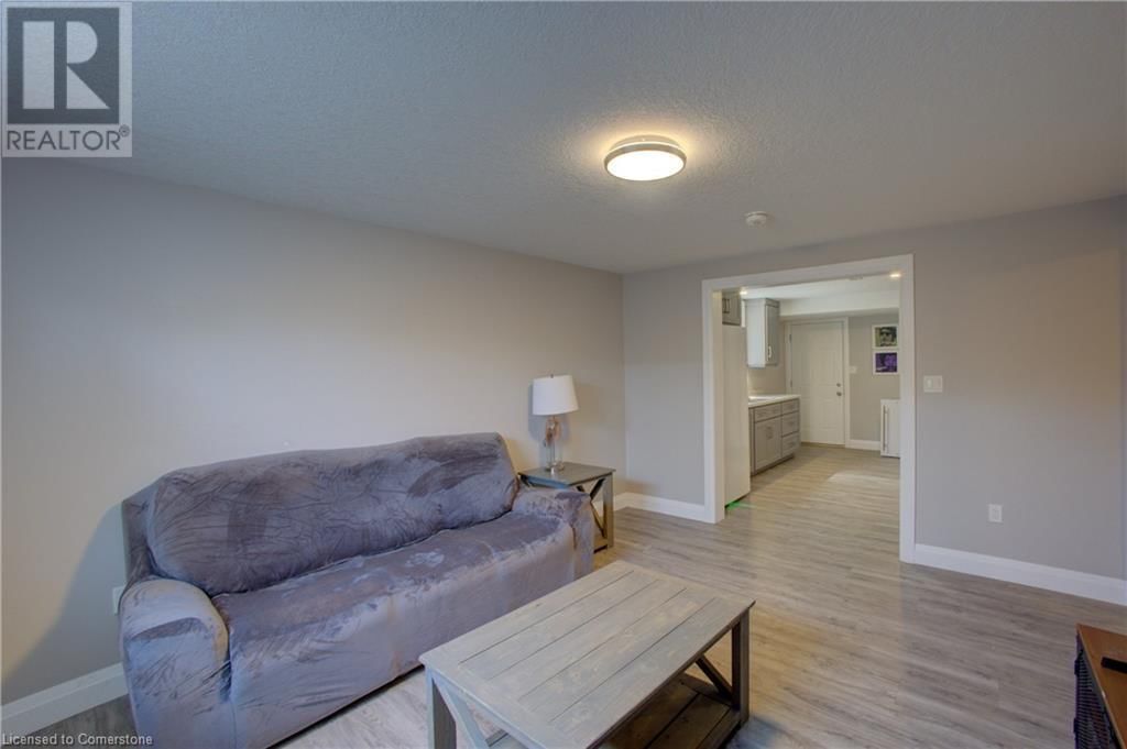 37 LORNE STREET WEST Image 25