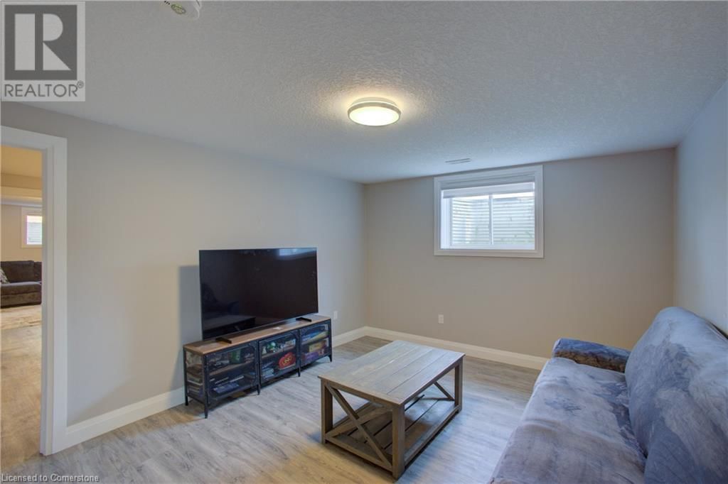 37 LORNE STREET WEST Image 26