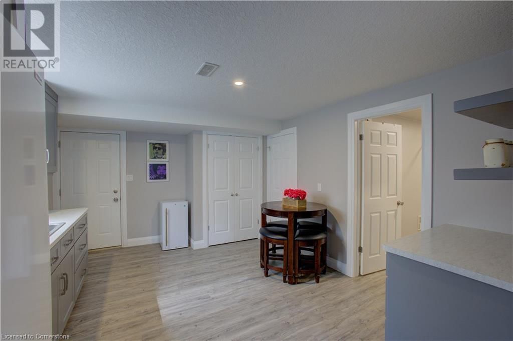 37 LORNE STREET WEST Image 27