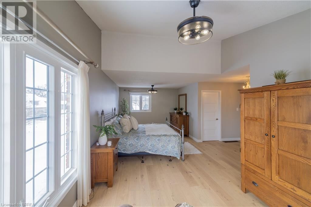 23 SCARFE GARDENS Image 16