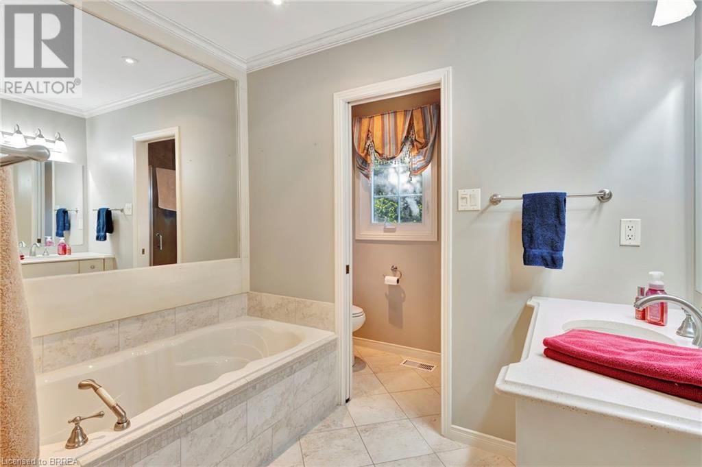 23 SCARFE GARDENS Image 18