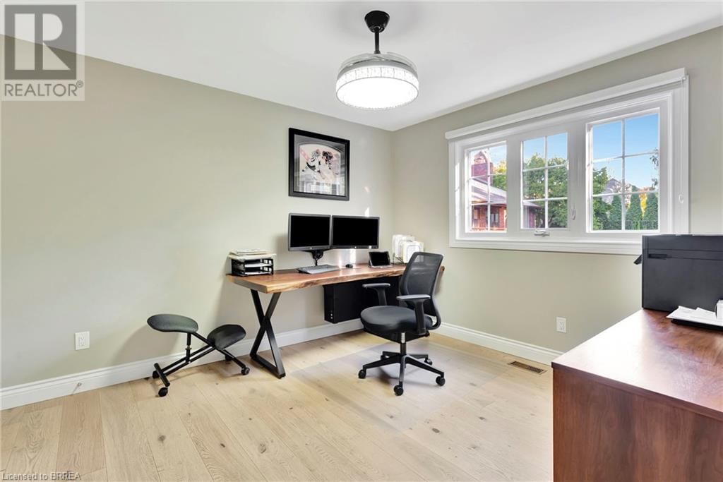 23 SCARFE GARDENS Image 20