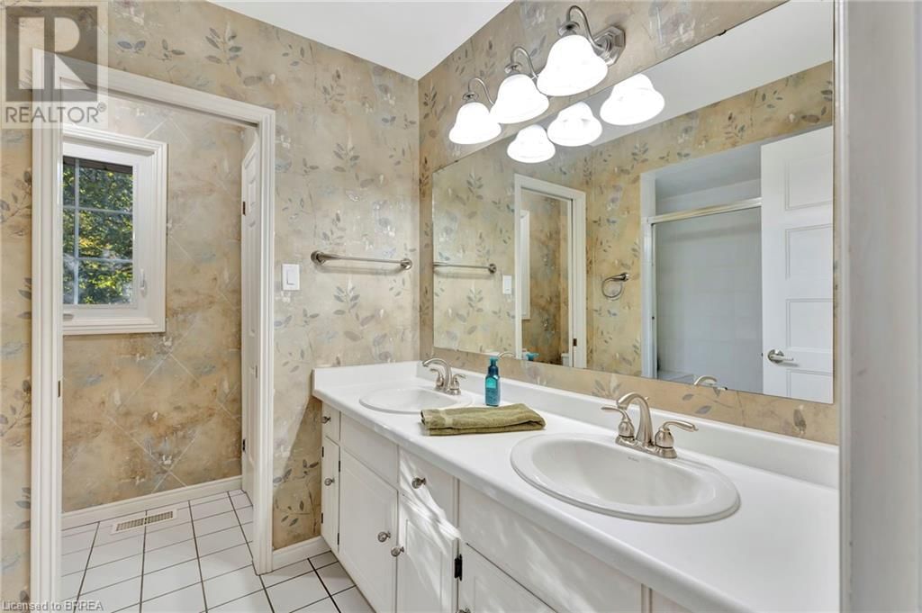 23 SCARFE GARDENS Image 21