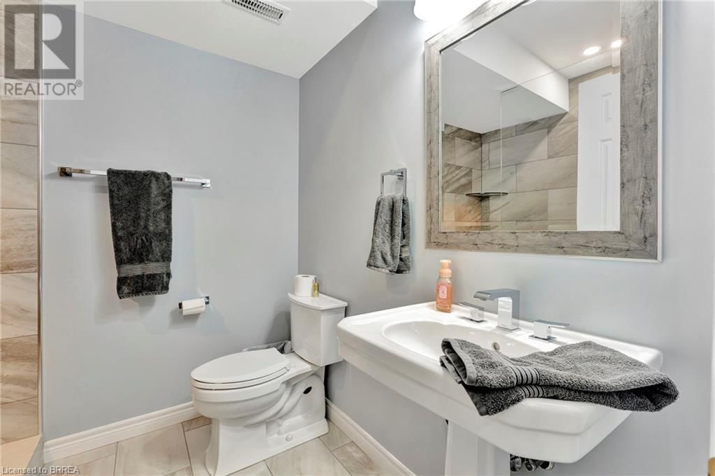 23 SCARFE GARDENS Image 25