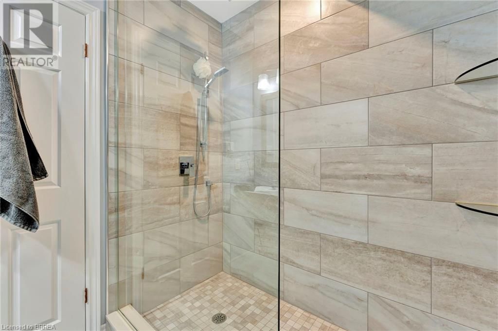 23 SCARFE GARDENS Image 26