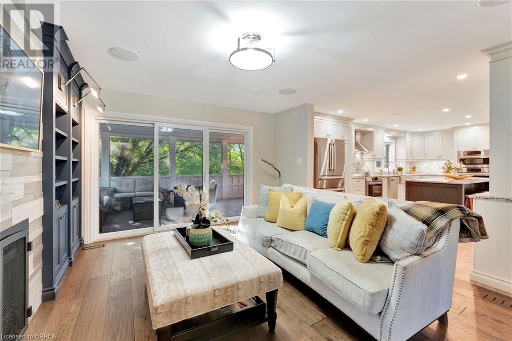 23 SCARFE GARDENS Image 7
