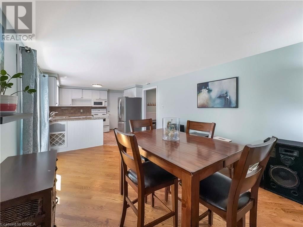 284 GRAND RIDGE DRIVE Image 18