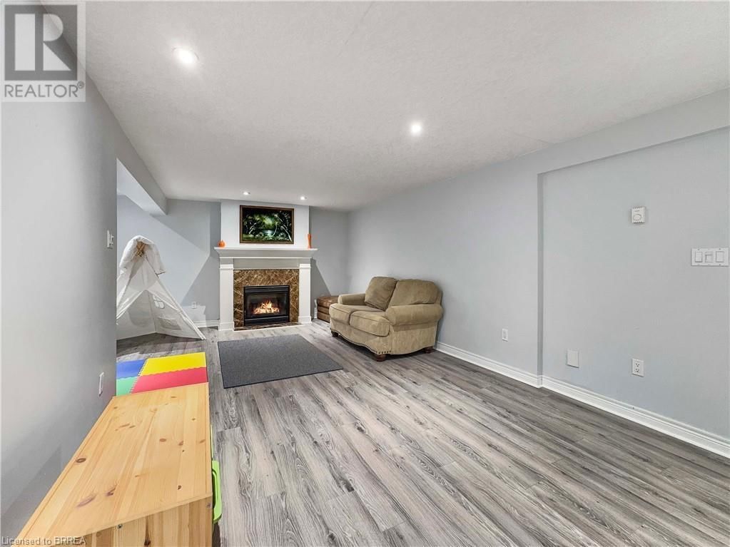 284 GRAND RIDGE DRIVE Image 19
