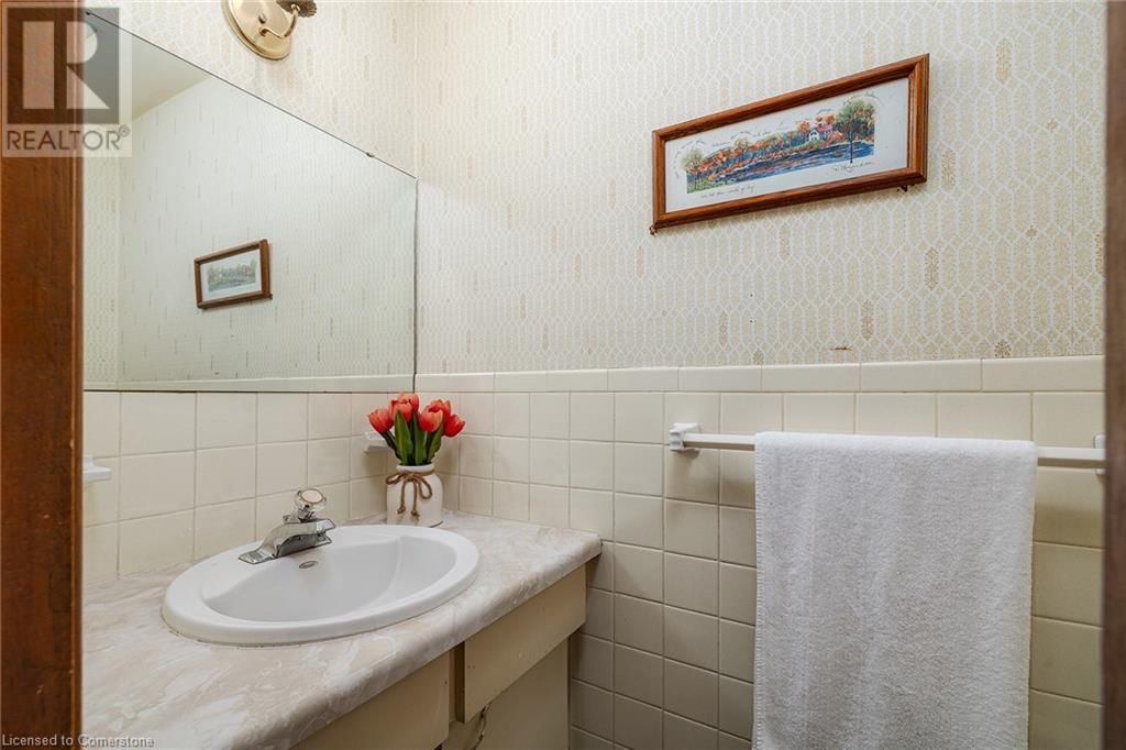 69 PETTIT DRIVE Image 14