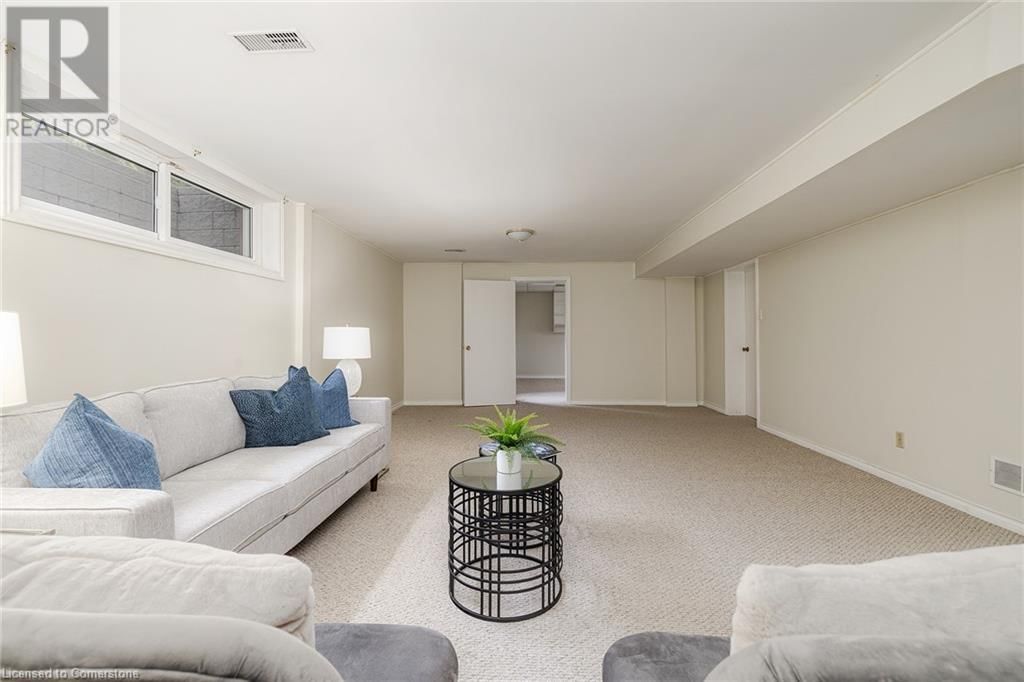 69 PETTIT DRIVE Image 27