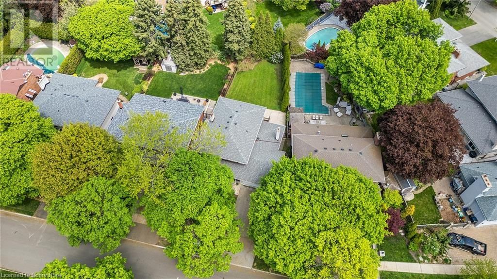 69 PETTIT DRIVE Image 32