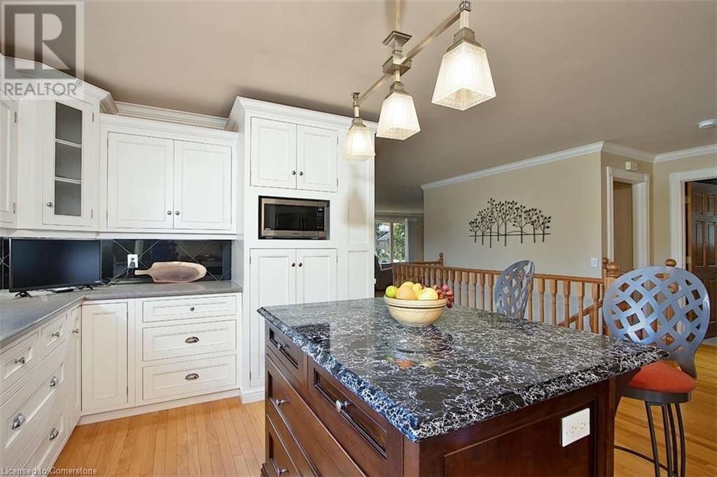 230 FREDERICK COURT Image 9