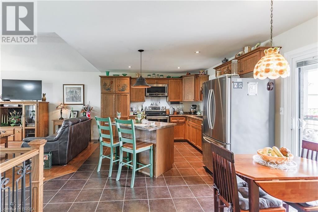 256 DONLY DRIVE SOUTH Image 12