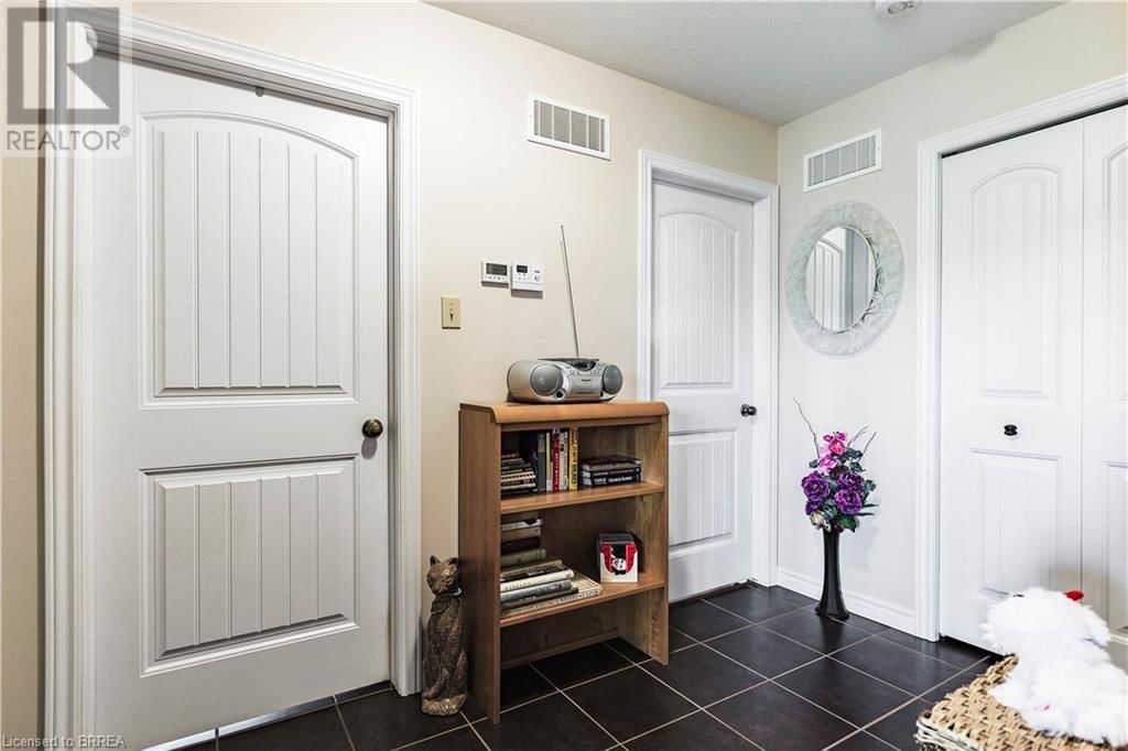 256 DONLY DRIVE SOUTH Image 15