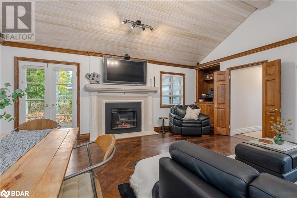 23 BARRIE TERRACE Image 10