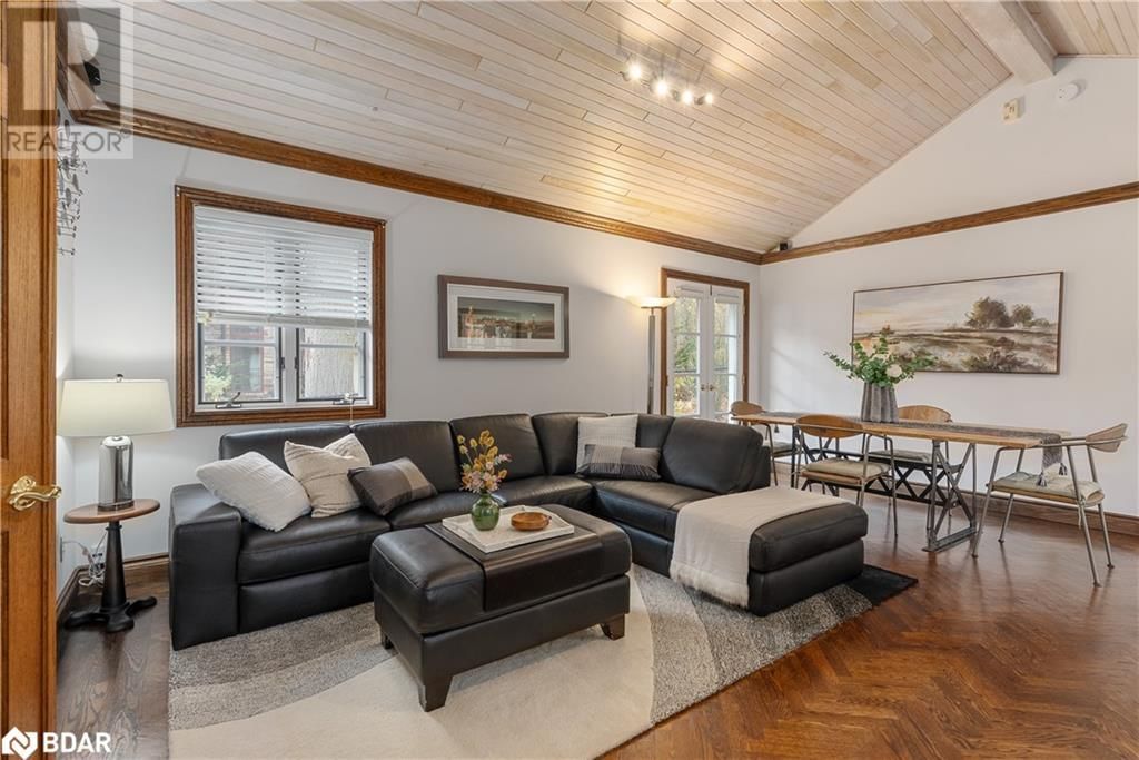 23 BARRIE TERRACE Image 11