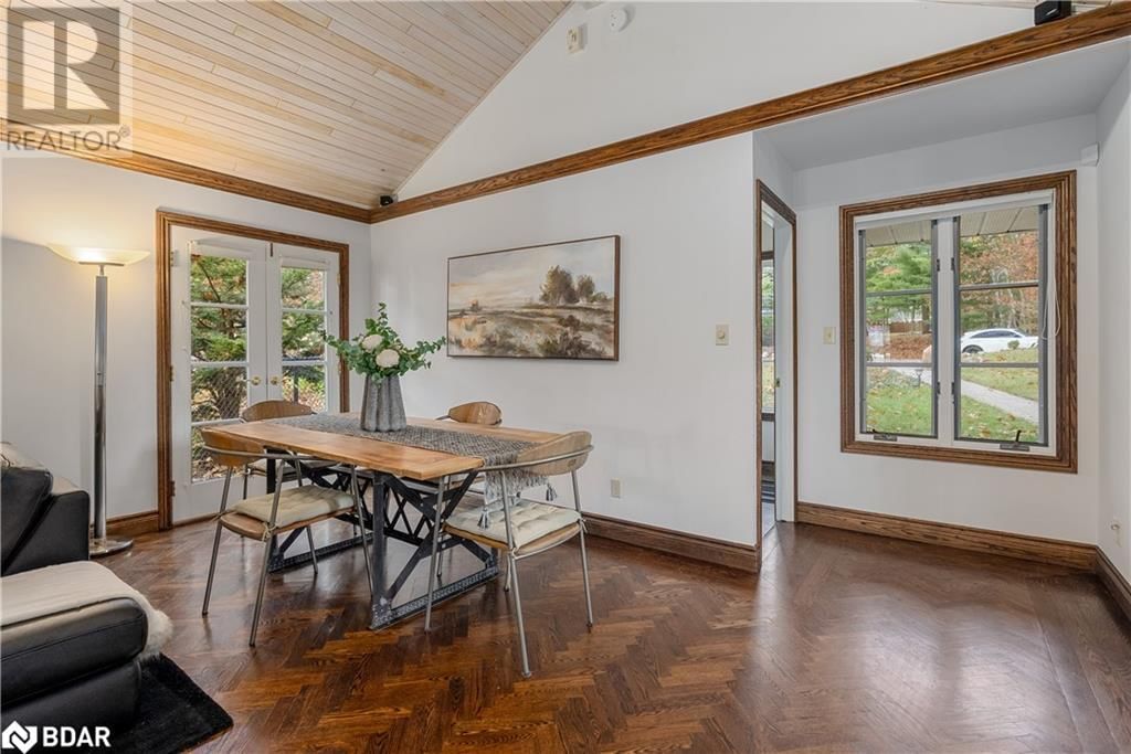23 BARRIE TERRACE Image 12