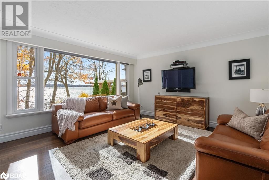 23 BARRIE TERRACE Image 13