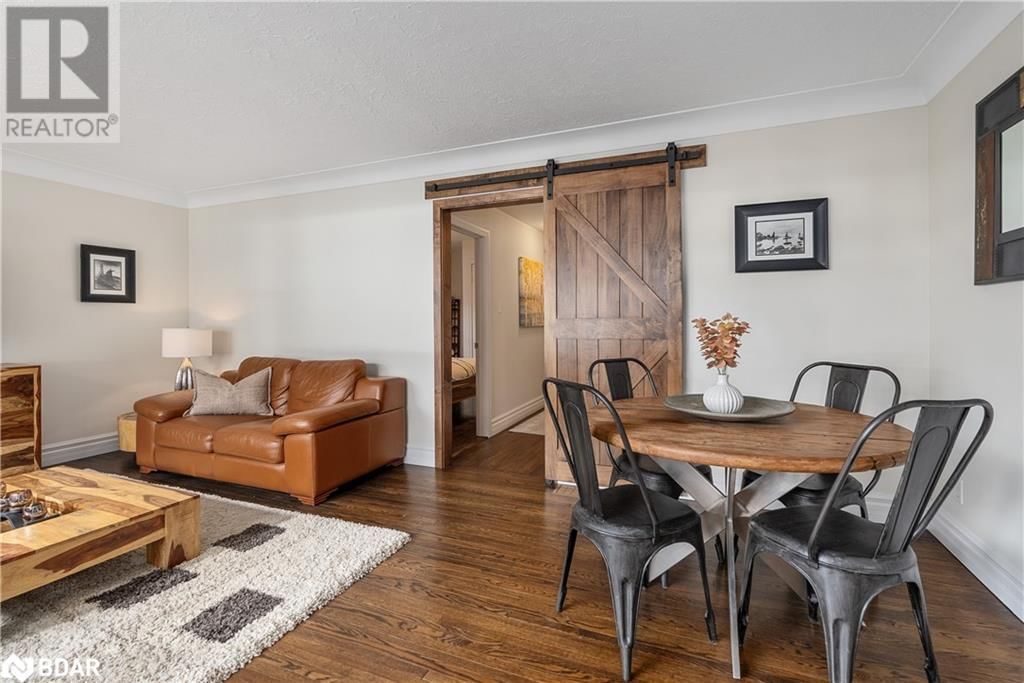 23 BARRIE TERRACE Image 18