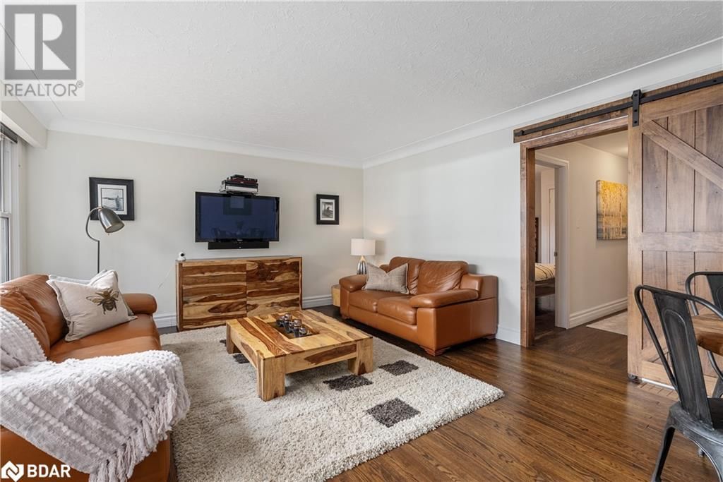 23 BARRIE TERRACE Image 19