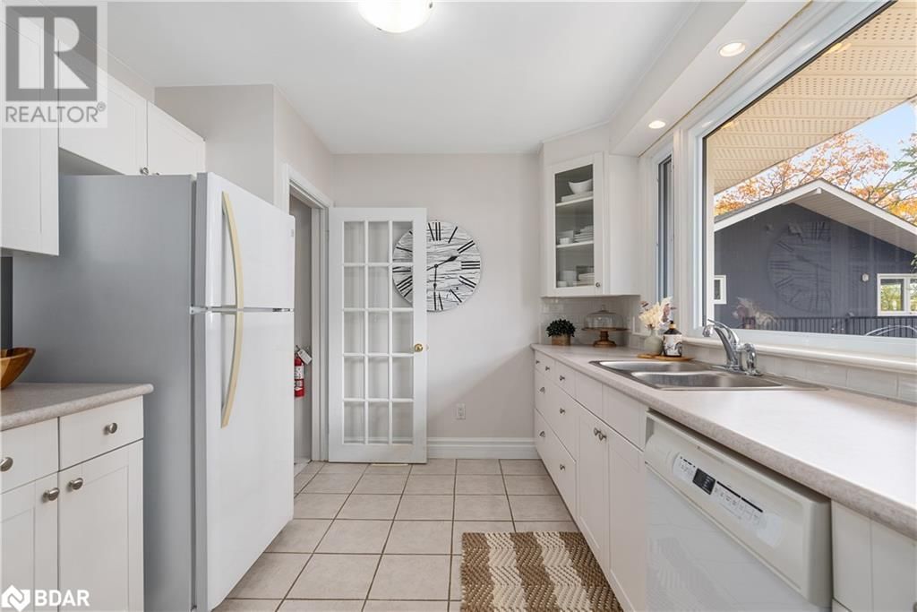 23 BARRIE TERRACE Image 20