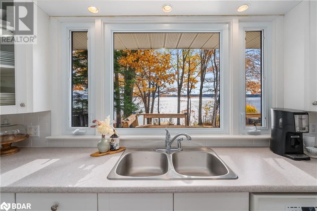 23 BARRIE TERRACE Image 22