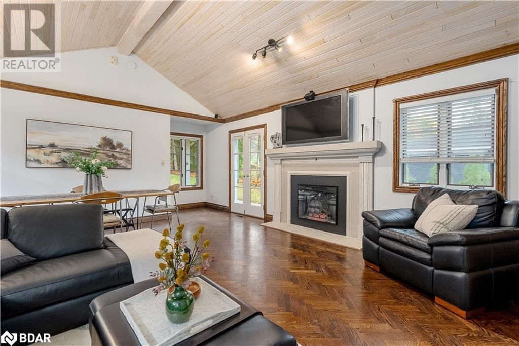 23 BARRIE TERRACE Image 9
