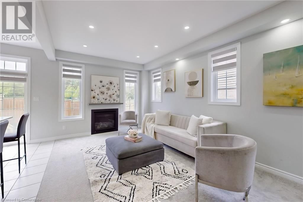 11 - 22 GLEASON CRESCENT Image 3