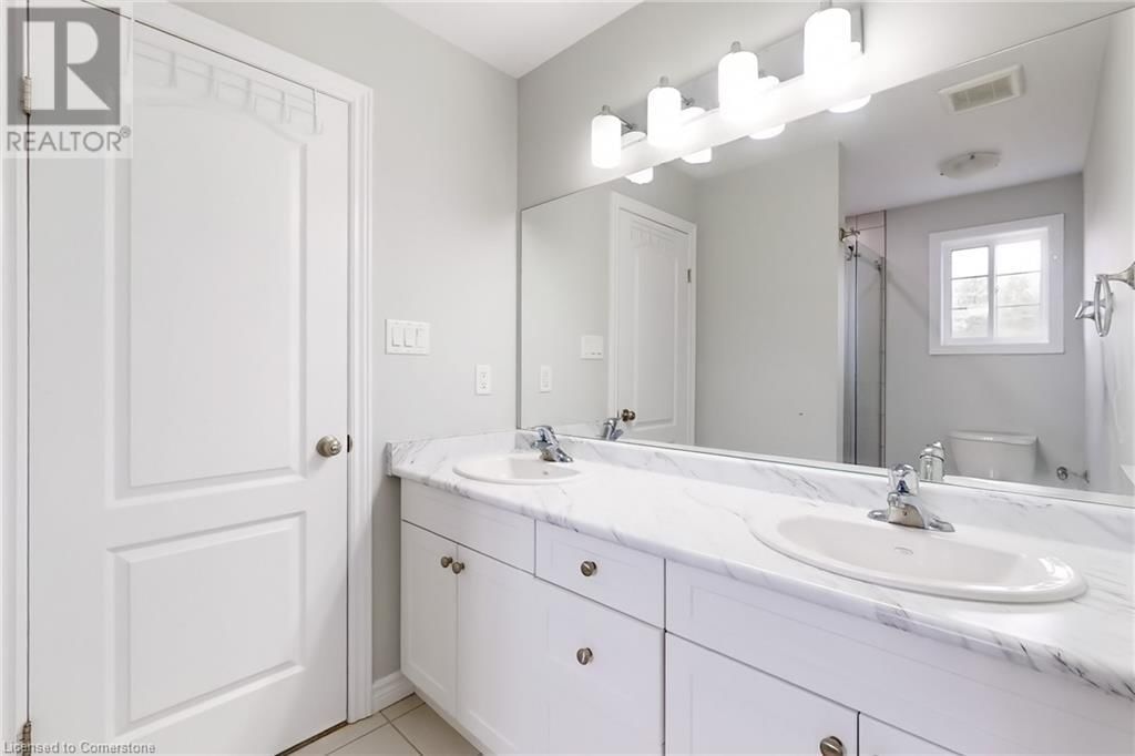 11 - 22 GLEASON CRESCENT Image 33