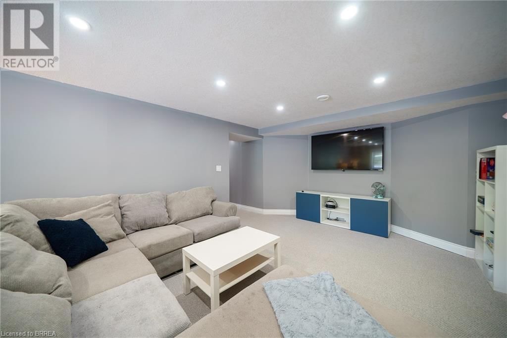 22 SUMMERHAYES CRESCENT Image 35