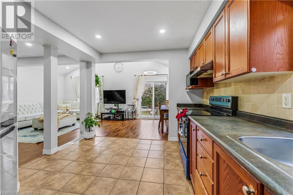 369 THOMAS SLEE DRIVE Image 10