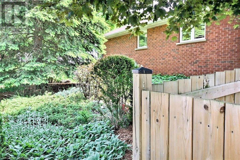 246 DOLPH STREET SOUTH Image 16
