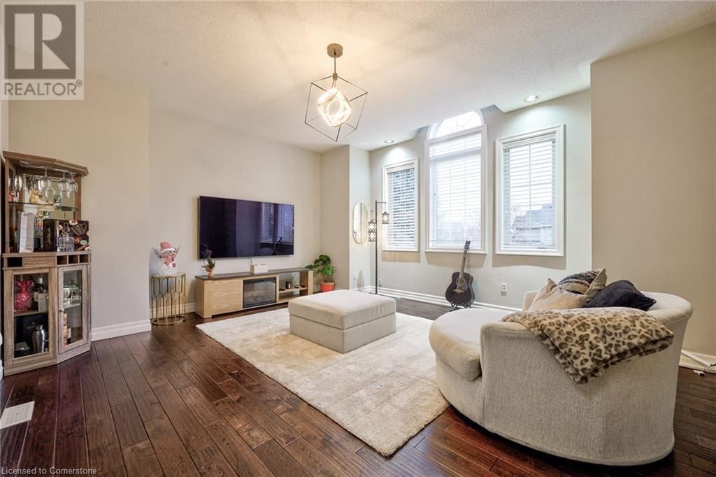 2018 DEER PARK ROAD Image 28