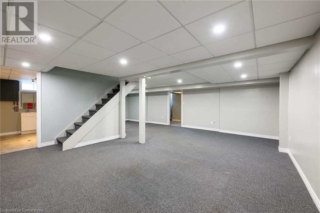7663 RONNIE CRESCENT Image 32