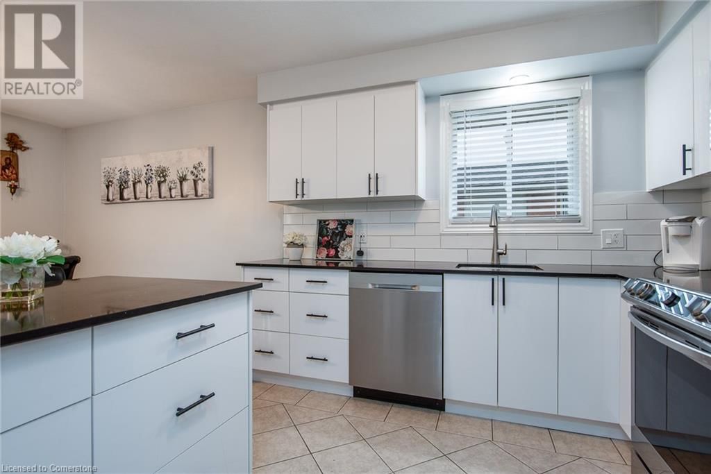 82 CARNABY CRESCENT Image 26