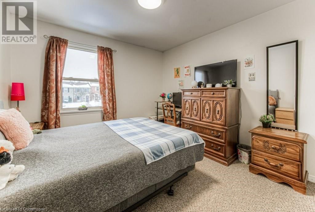 7 - 52 MONTCALM DRIVE Image 11