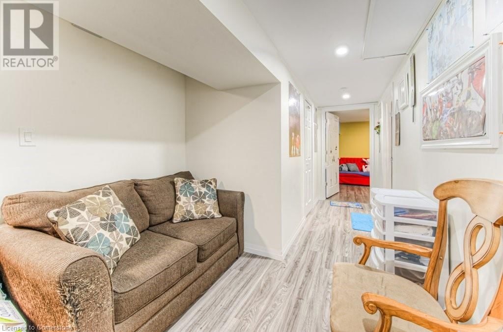 7 - 52 MONTCALM DRIVE Image 12